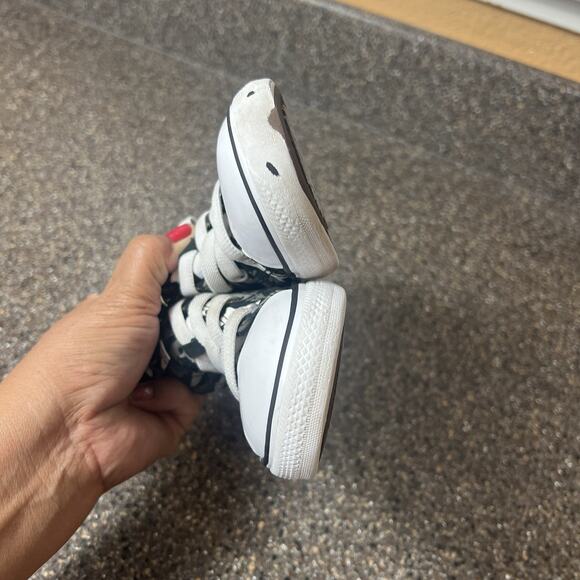 Converse All Star Infant Toddler 9 Black Canvas Sneakers Snap Hi Top Whale Print - Picture 8 of 11